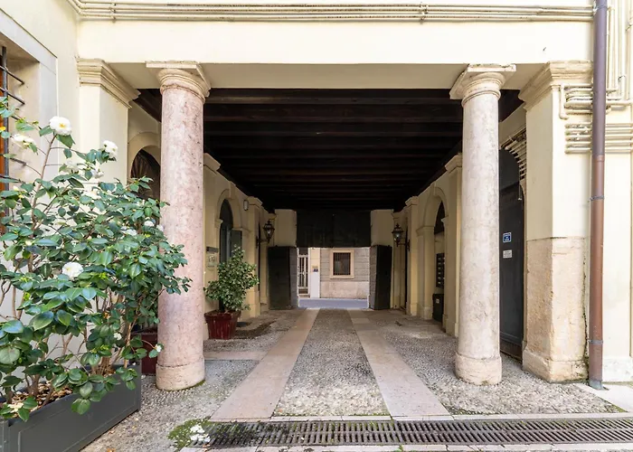 Palazzo Venier *
